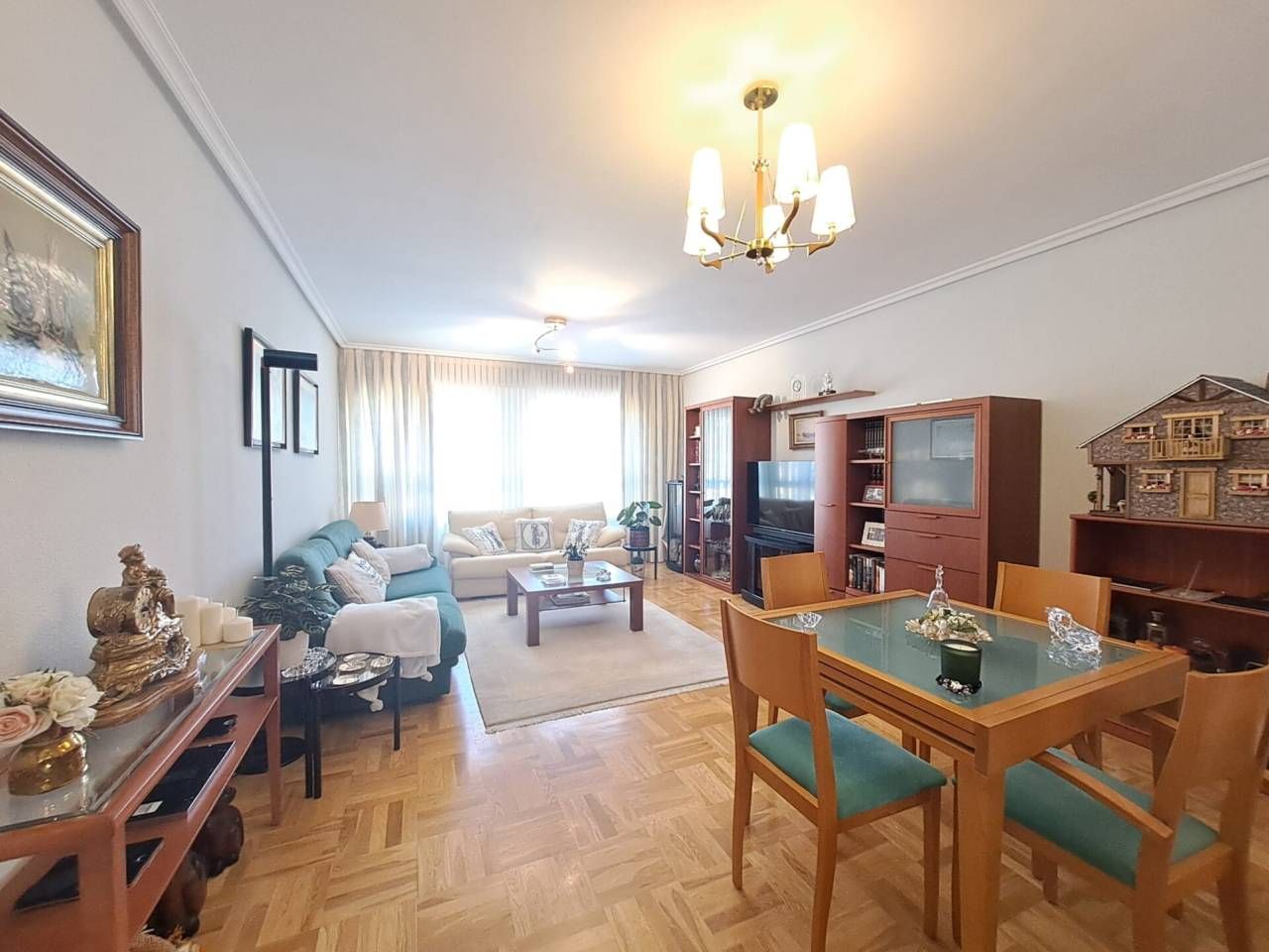 Sala de estar de Piso en venta en Burgos Capital con Calefacción, Parquet y Terraza