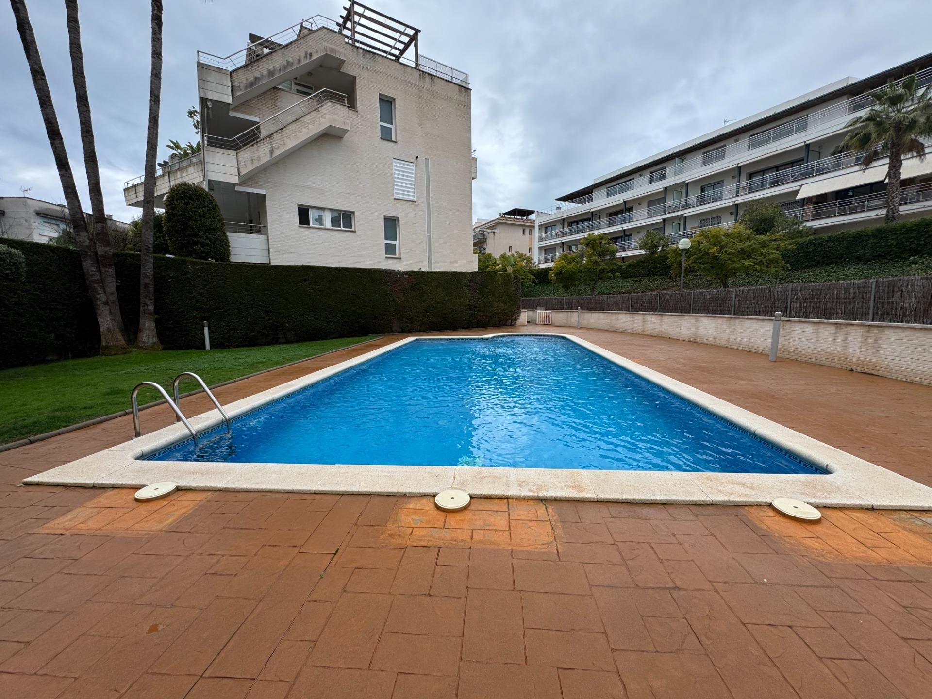 Piscina de Dúplex en venta en Sitges con Aire acondicionado, Jardín privado y Parquet