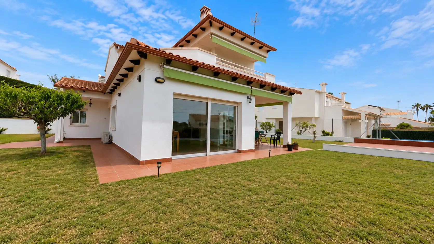 Außenansicht von Haus oder Chalet zum Verkauf in Cunit mit Klimaanlage, Privatgarten und Terrasse