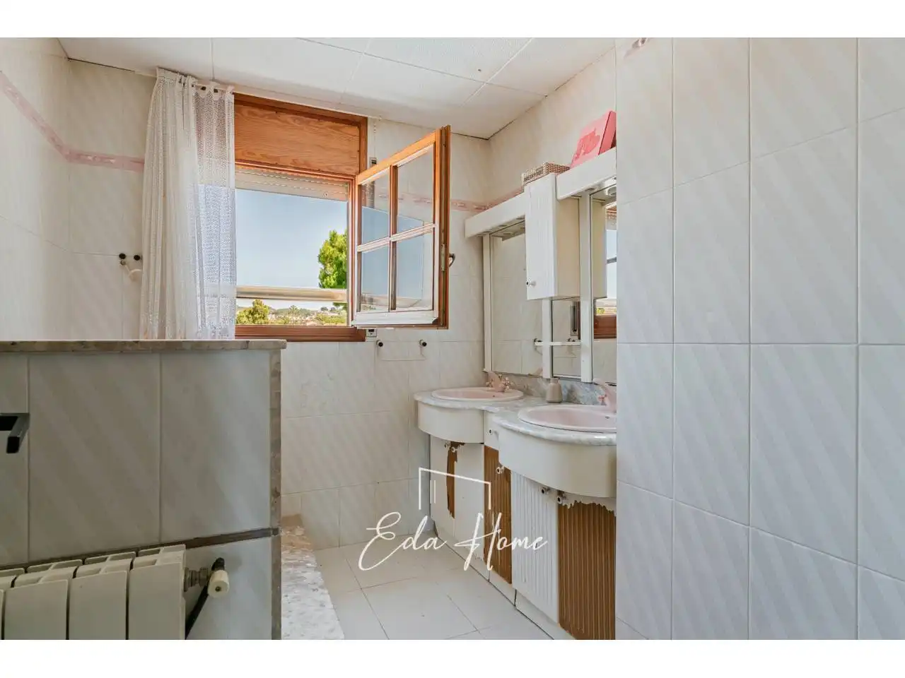 Bathroom of Houses for sale in Cunit  with Private garden, Terrace and Furnished