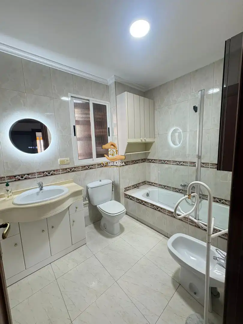 Badezimmer von Wohnung zur Miete in Salamanca mit Heizung, Terrasse und Möbliert