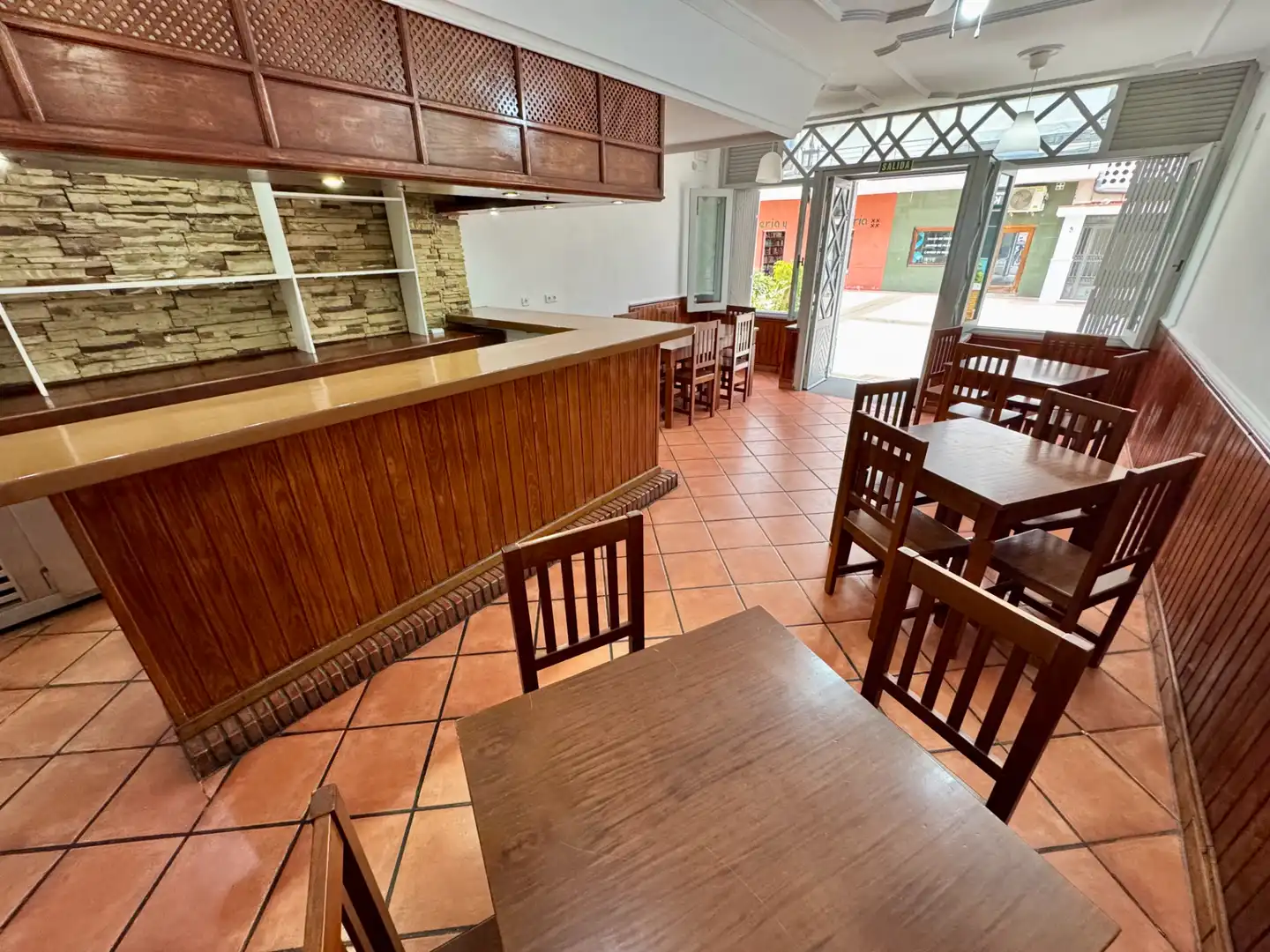 Local en venta en Marbella con Terraza y Amueblado