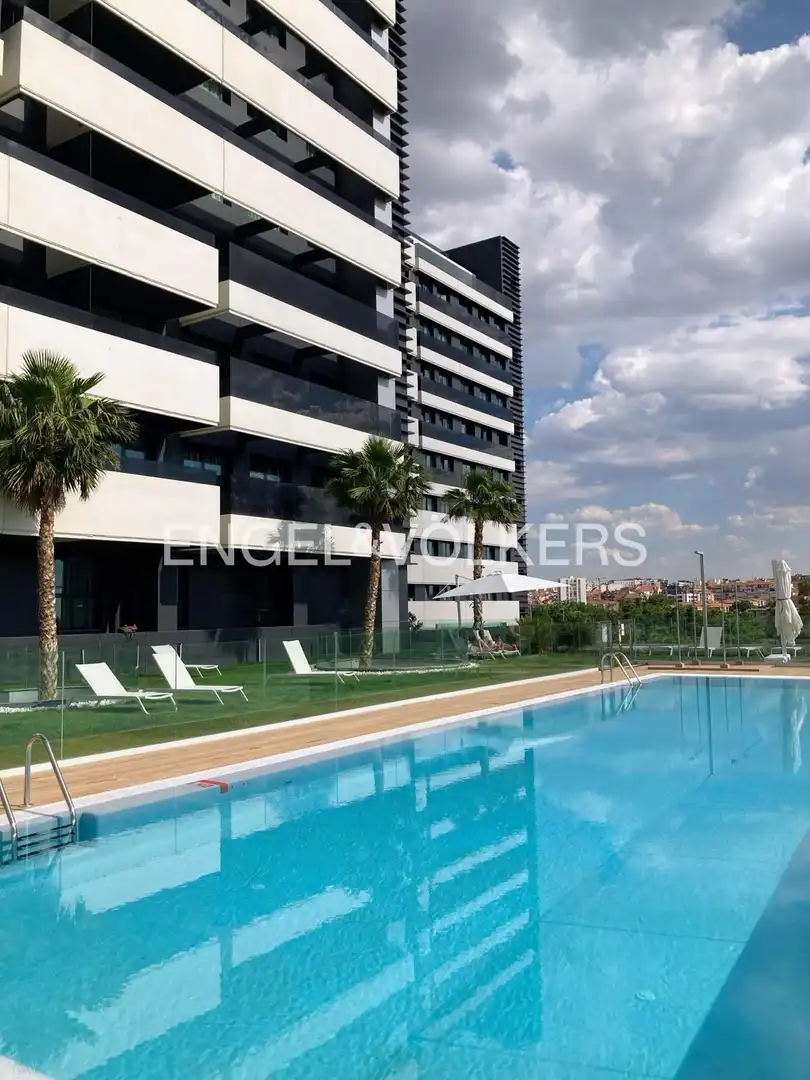 Schwimmbecken von Wohnung zur Miete in Madrid mit Klimaanlage, Heizung und Privatgarten