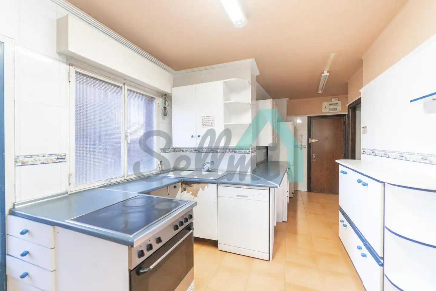 Cocina de Piso en venta en Oviedo  con Calefacción, Terraza y Trastero