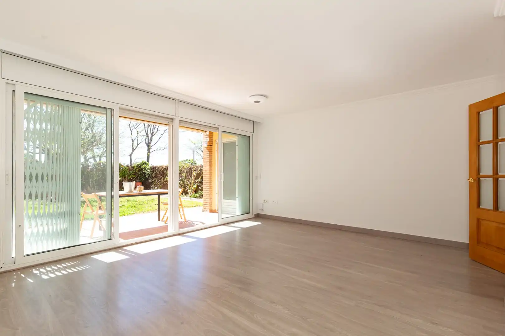 Living room of Ground floor for sale in Sant Joan Despí  with Air Conditioner, Heating and Terrace