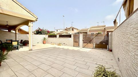 Amplia casa adosada con jardín privado, terraza en la azotea y garaje., imatge 5