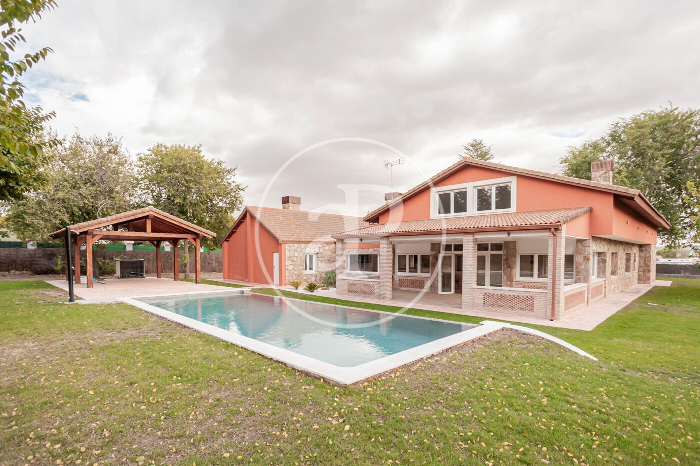 Piscina de Casa o xalet en venda en Fuente del Fresno amb Aire condicionat, Calefacció i Jardí privat