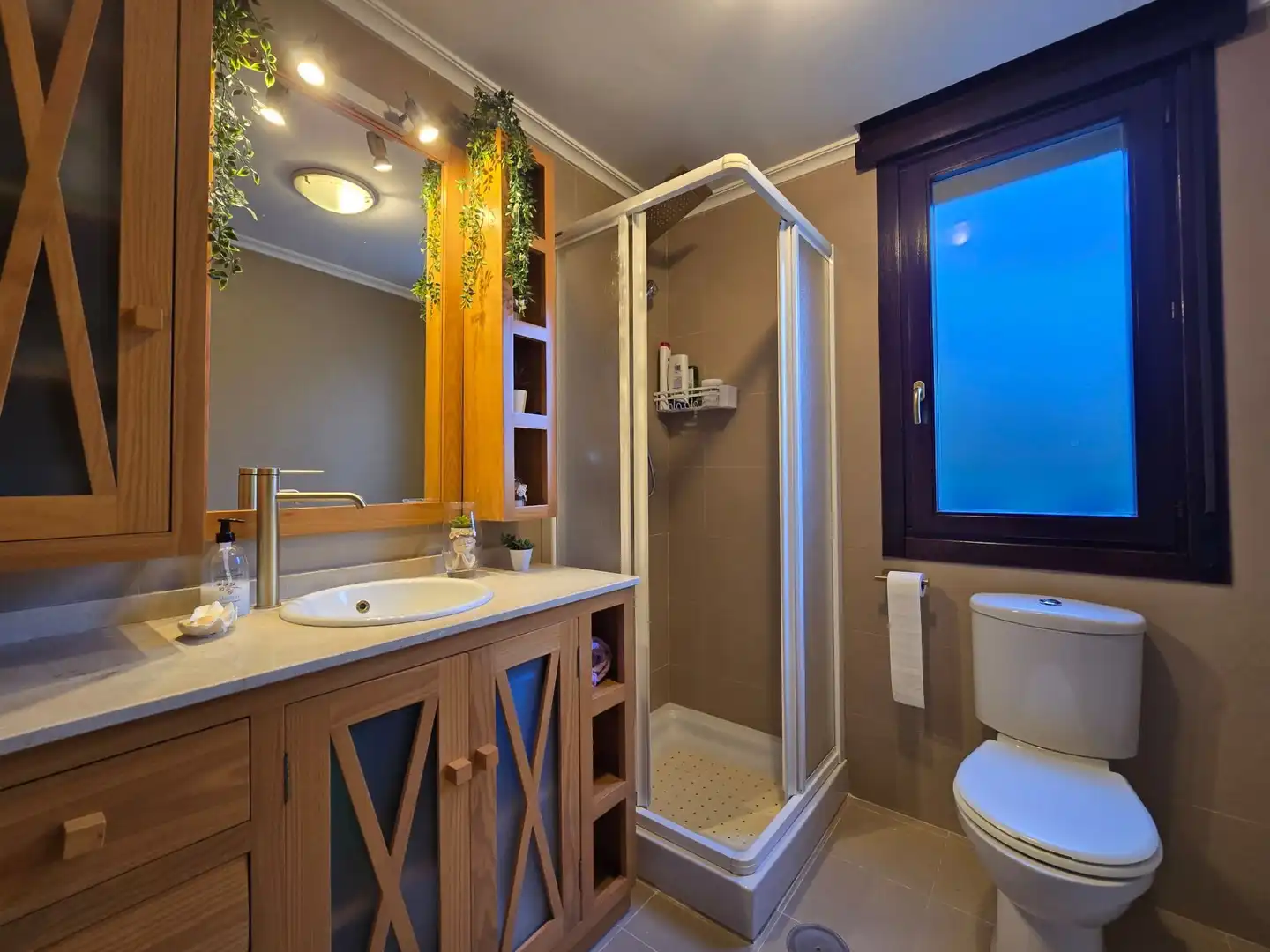 Baño de Piso en venta en Llanes con Calefacción, Terraza y Trastero
