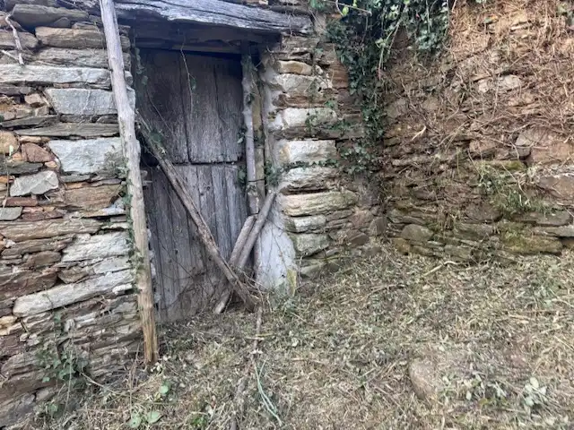 Außenansicht von Country house zum Verkauf in Castropol