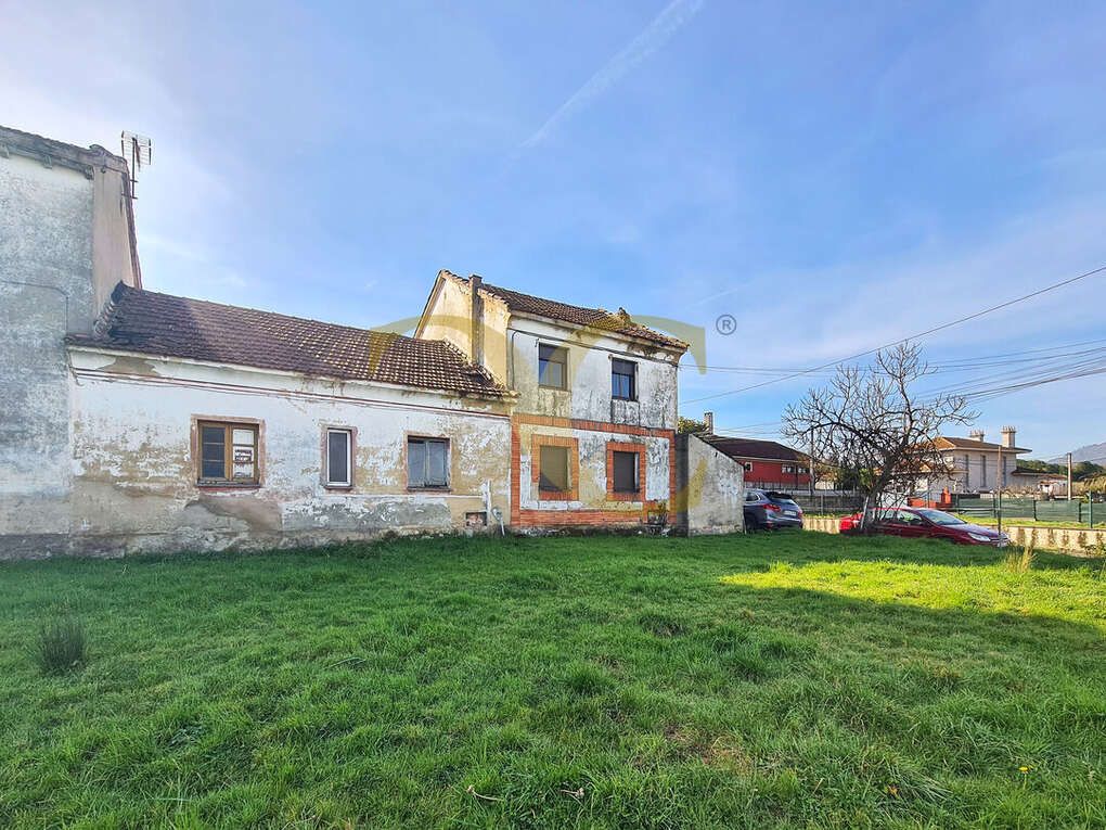 Außenansicht von Einfamilien-Reihenhaus zum Verkauf in Siero