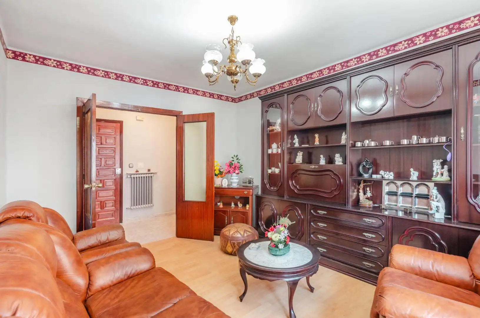 Sala d'estar de Casa adosada en venda en Langreo amb Calefacció, Terrassa i Traster