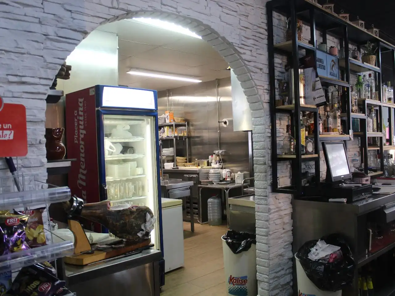 Local comercial en traspaso en av filadores 11-13, imagen 5
