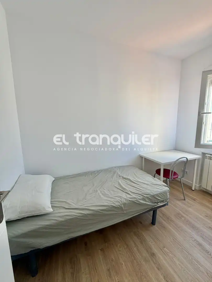 Habitación de Piso de alquiler en Madrid con Aire acondicionado, Amueblado y Lavadora