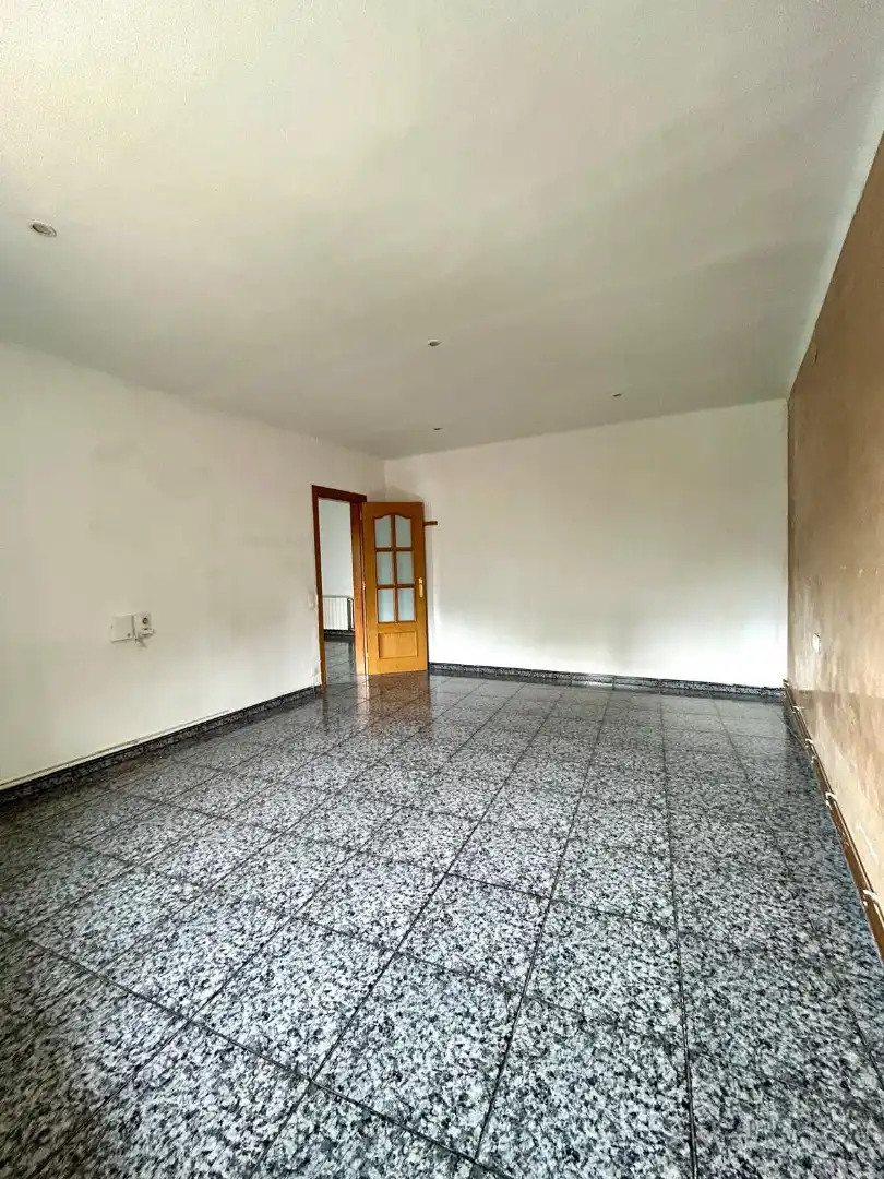 Sala de estar de Piso en venta en Santa Coloma de Gramenet con Aire acondicionado, Calefacción y Internet