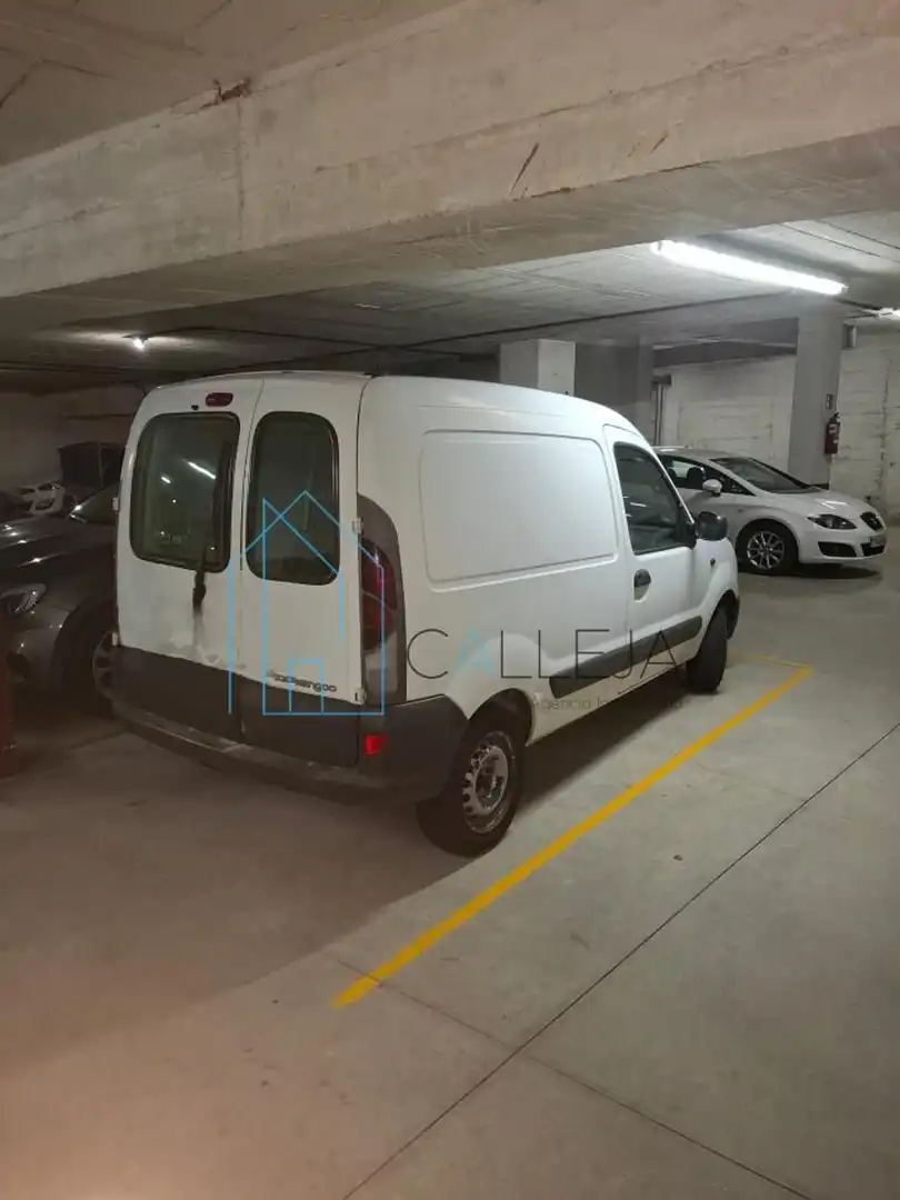 Parking de Piso en venta en Ourense Capital  con Calefacción, Trastero y Amueblado