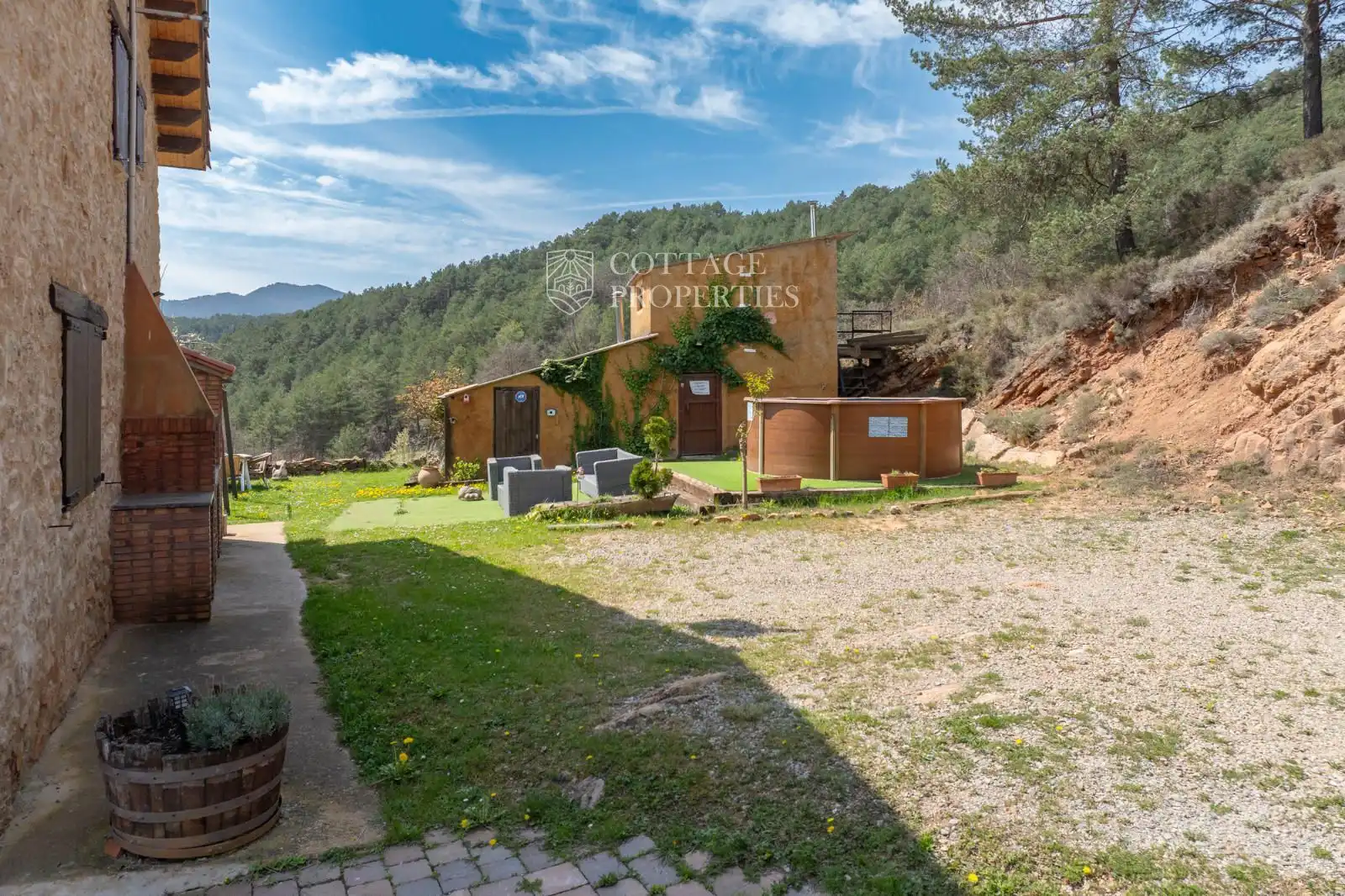 Außenansicht von Country house zum Verkauf in Ripoll