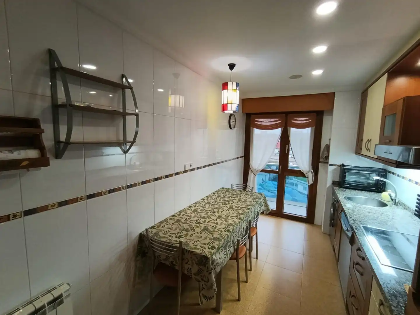 Cuina de Pis en venda en Gijón  amb Terrassa, Traster i Moblat