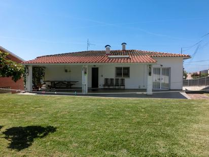 Vista exterior de Casa o xalet en venda en Canet de Mar amb Calefacció i Jardí privat