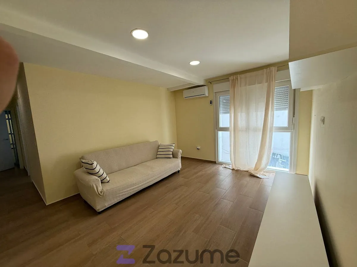 Living room of Flat for rent in Algeciras  with Air Conditioner, Parquet flooring and Furnished