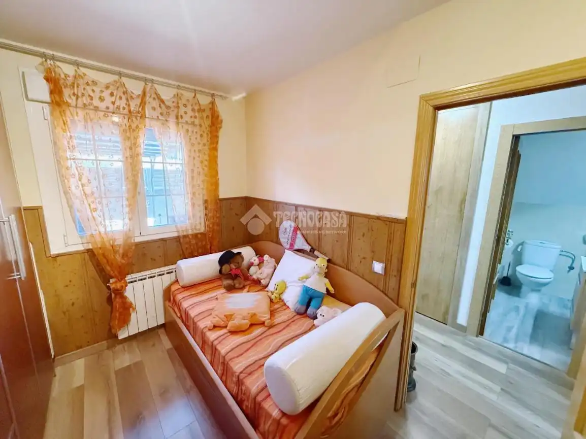 Habitación de Casa adosada en venta en Seseña