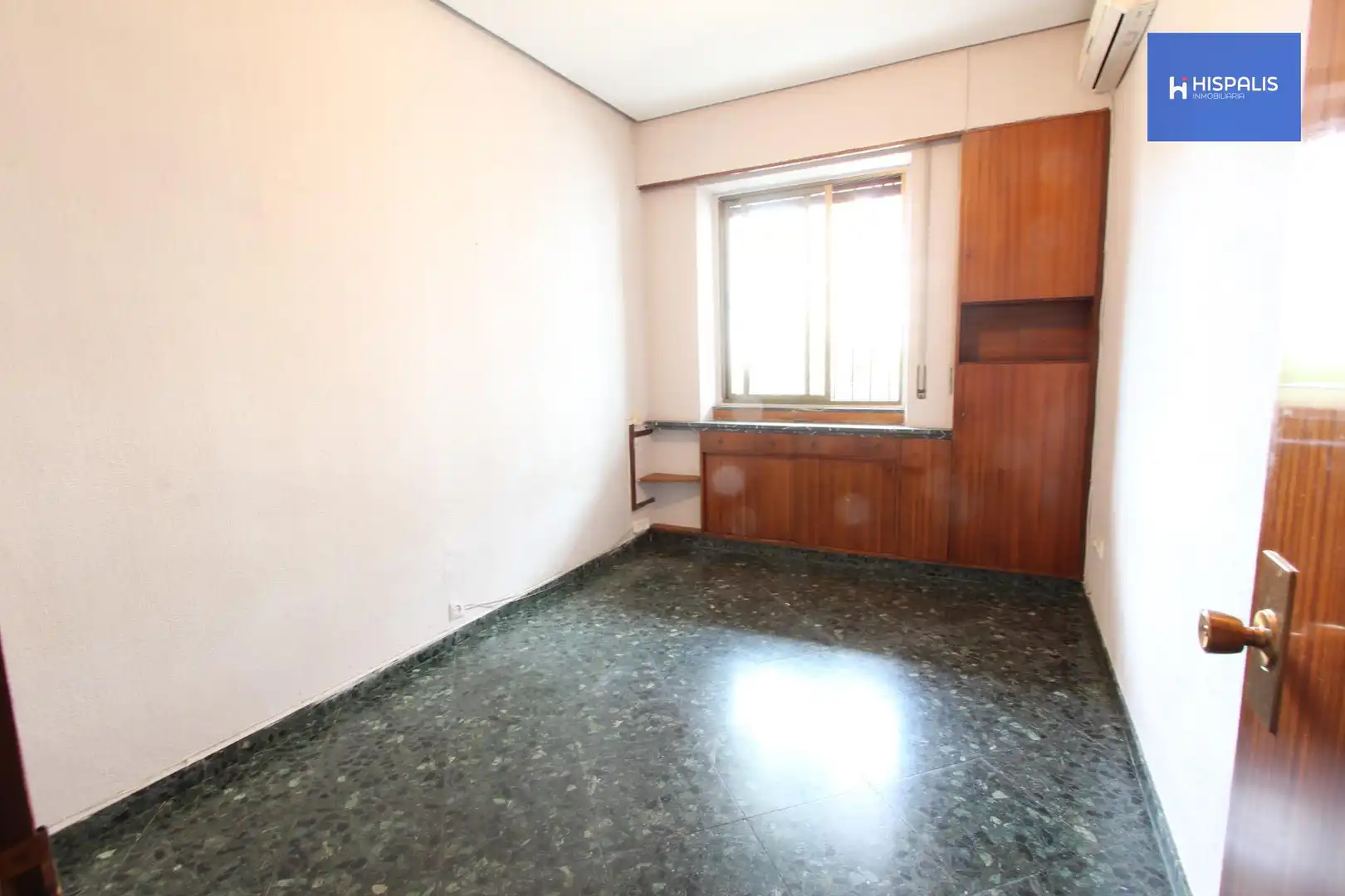 Schlafzimmer von Wohnung zum Verkauf in Sevilla mit Klimaanlage und Terrasse