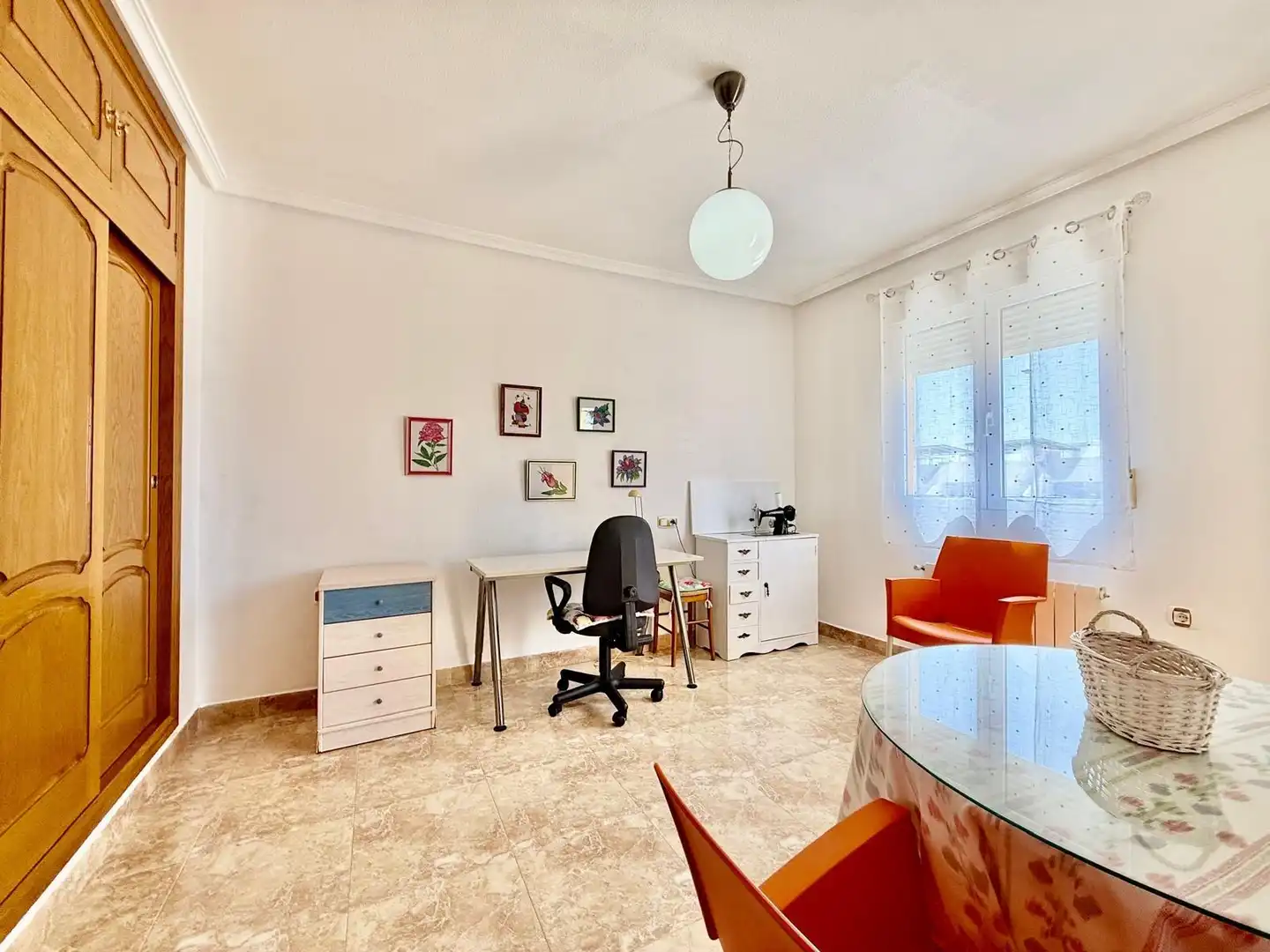 Wohnzimmer von Einfamilien-Reihenhaus zum Verkauf in San Pedro del Pinatar mit Klimaanlage, Privatgarten und Terrasse