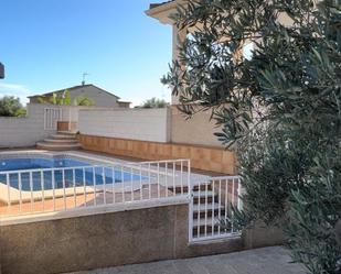 Schwimmbecken von Einfamilien-Reihenhaus miete in Calafell mit Heizung