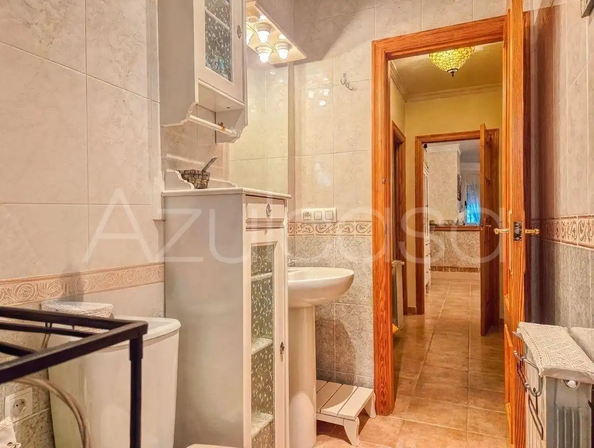 Baño de Casa o chalet en venta en Castalla con Jardín privado, Terraza y Trastero