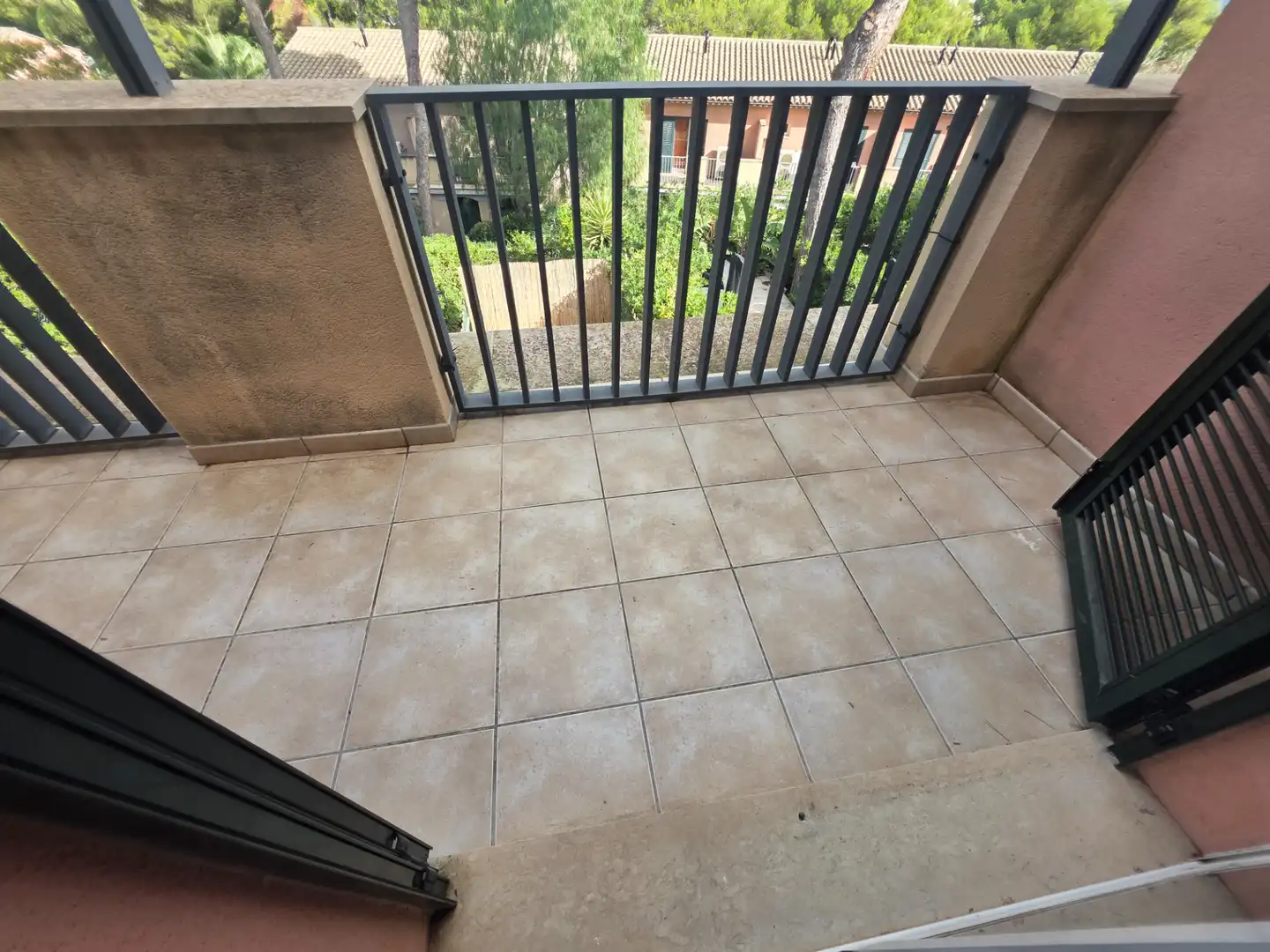 Terrasse von Einfamilien-Reihenhaus zum Verkauf in Calvià mit Klimaanlage, Heizung und Privatgarten