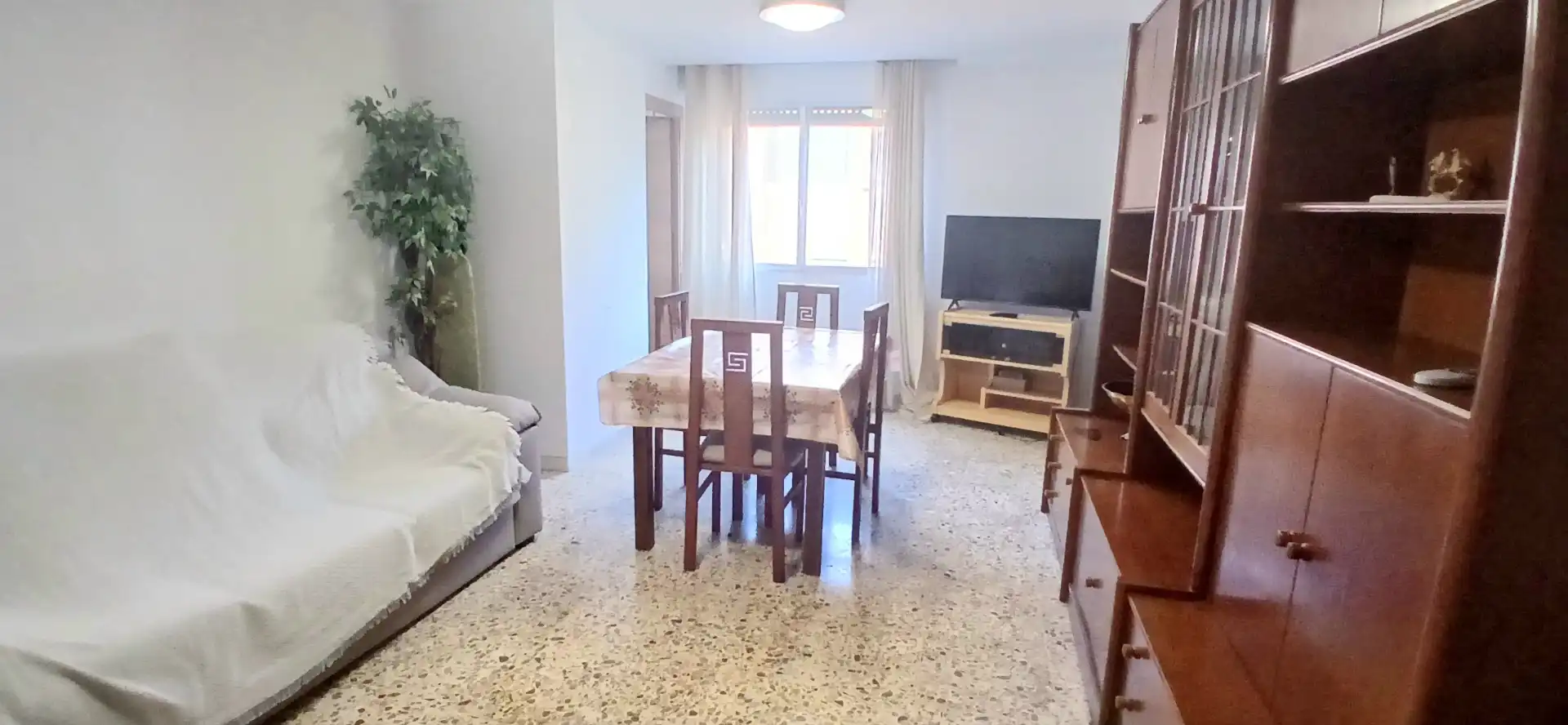 Sala d'estar de Pis per a compartir en Almería amb Aire condicionat, Terrassa i Moblat