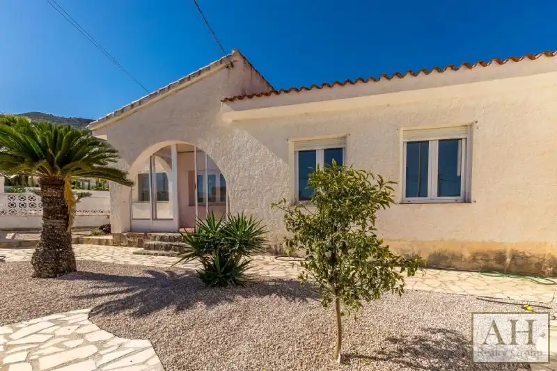 Vista exterior de Casa adosada en venta en L'Alfàs del Pi