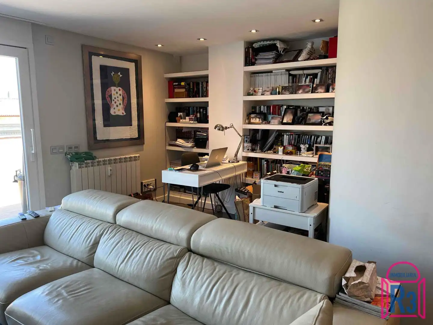 Sala d'estar de Àtic en venda en León Capital  amb Calefacció i Terrassa