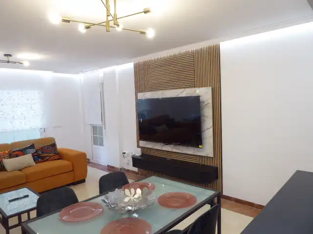 Sala d'estar de Pis de lloguer en Benalmádena amb Aire condicionat, Terrassa i Moblat