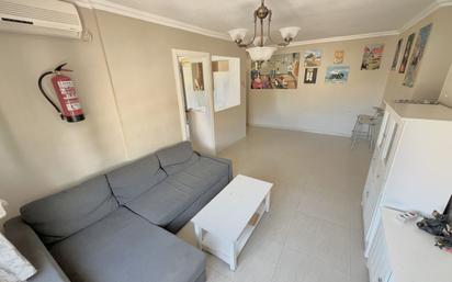 Sala d'estar de Apartament en venda en Fuengirola amb Aire condicionat