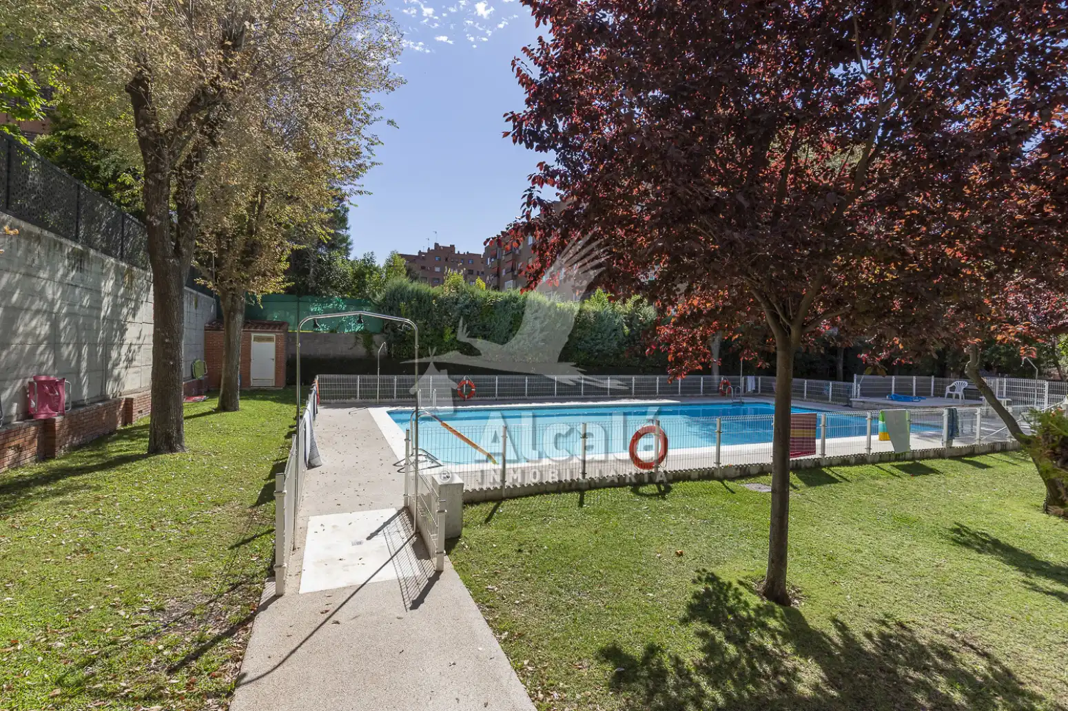 Piscina de Piso en venta en Madrid con Calefacción, Jardín privado y Piscina