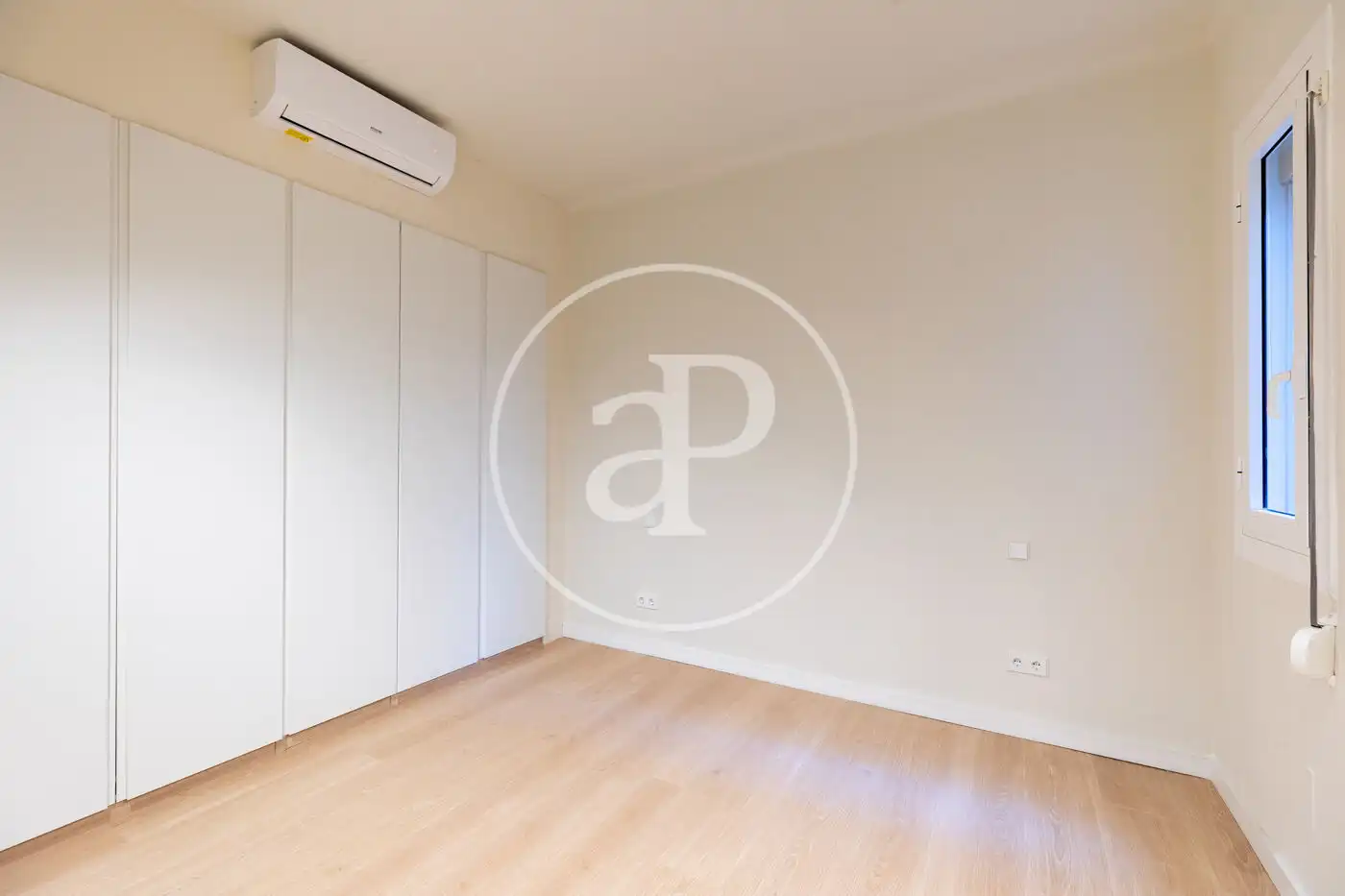Habitación de Piso en venta en Barcelona con Aire acondicionado, Calefacción y Balcón