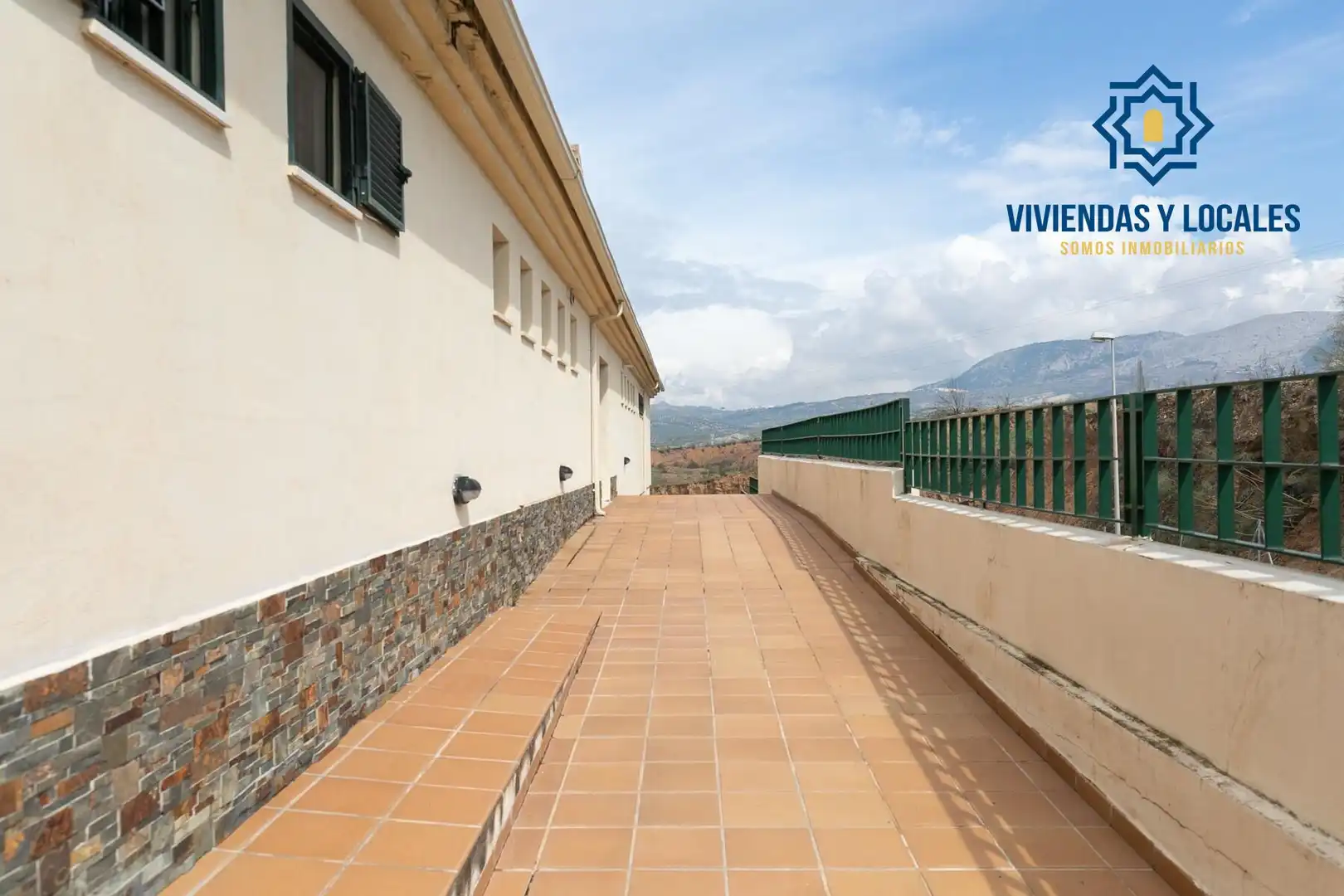 Vista exterior de Àtic en venda en Jun amb Aire condicionat, Calefacció i Jardí privat