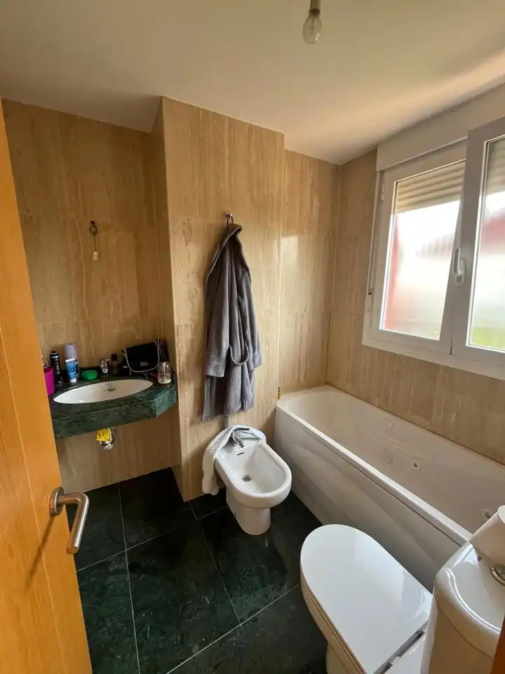 Baño de Casa o chalet en venta en Cardeñajimeno con Calefacción, Jardín privado y Terraza