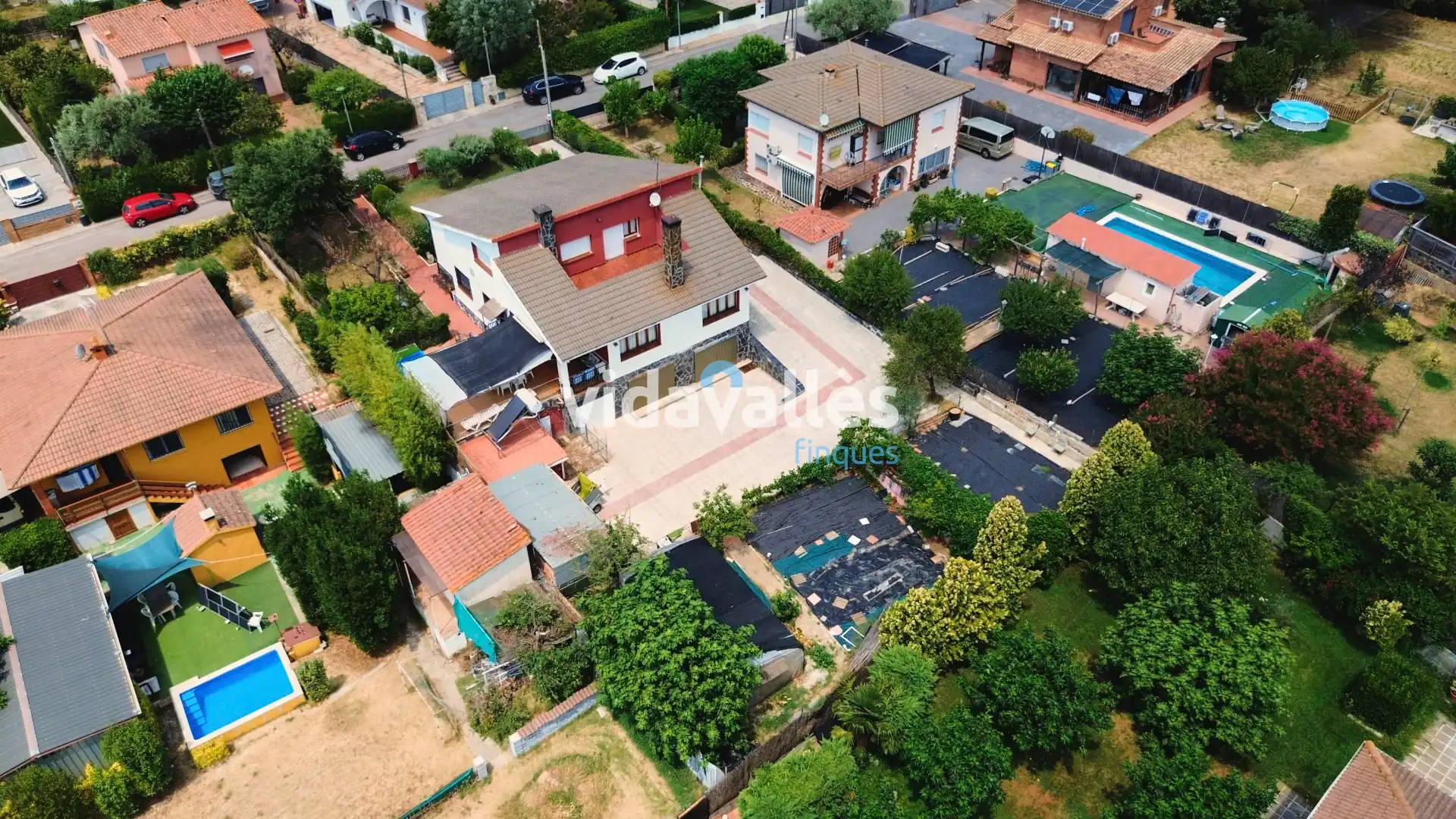 Casa amb piscina en venda a Carrer del Montseny, imagen 2