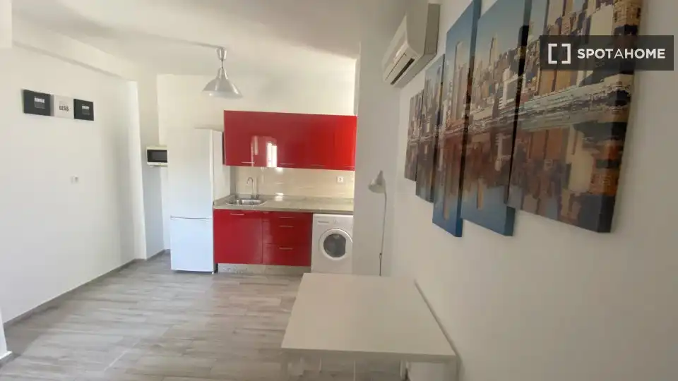 Kitchen of Flat for rent in Sevilla  with Air Conditioner, Heating and Furnished