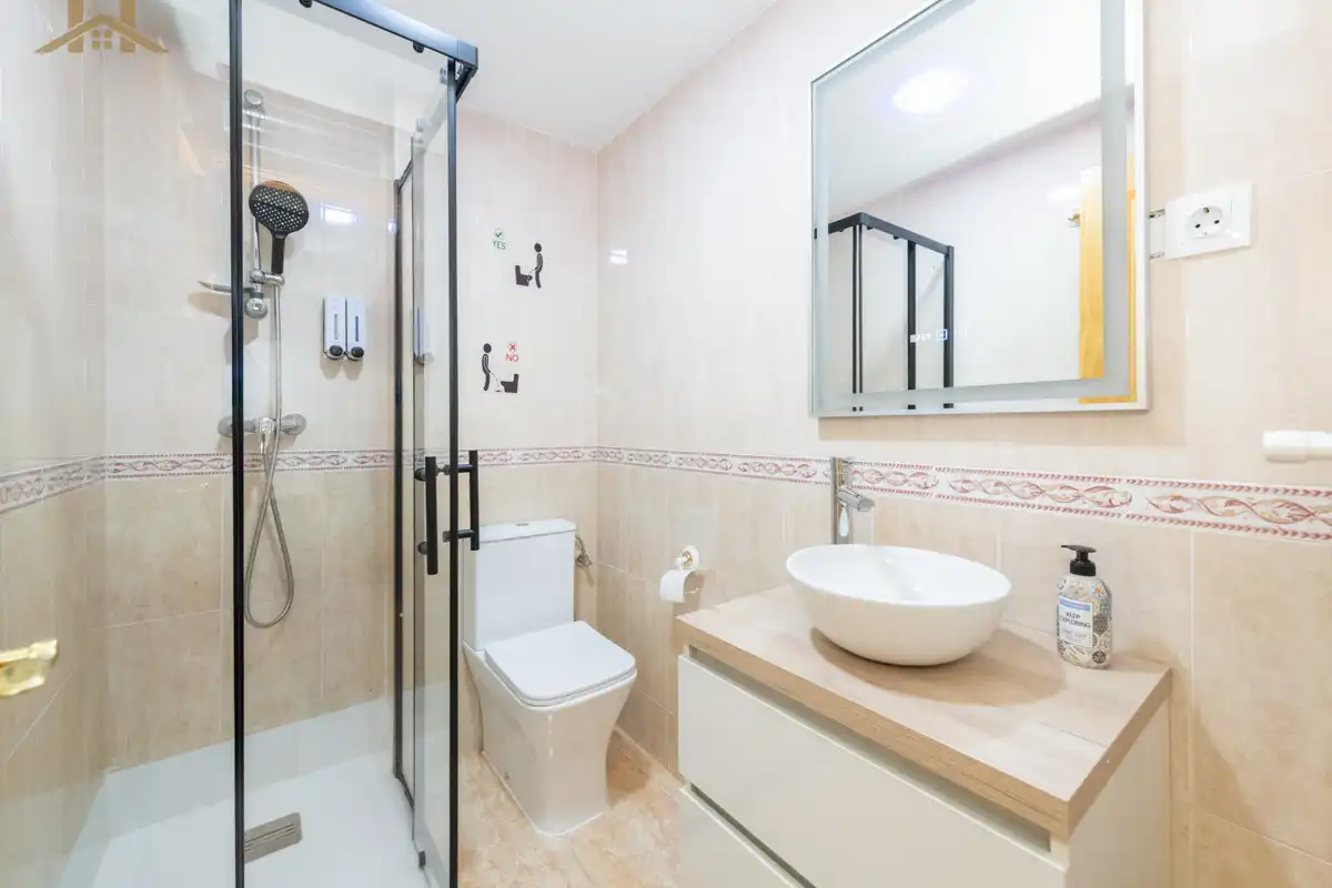 Baño de Casa adosada en venta en Loeches con Aire acondicionado, Calefacción y Jardín privado