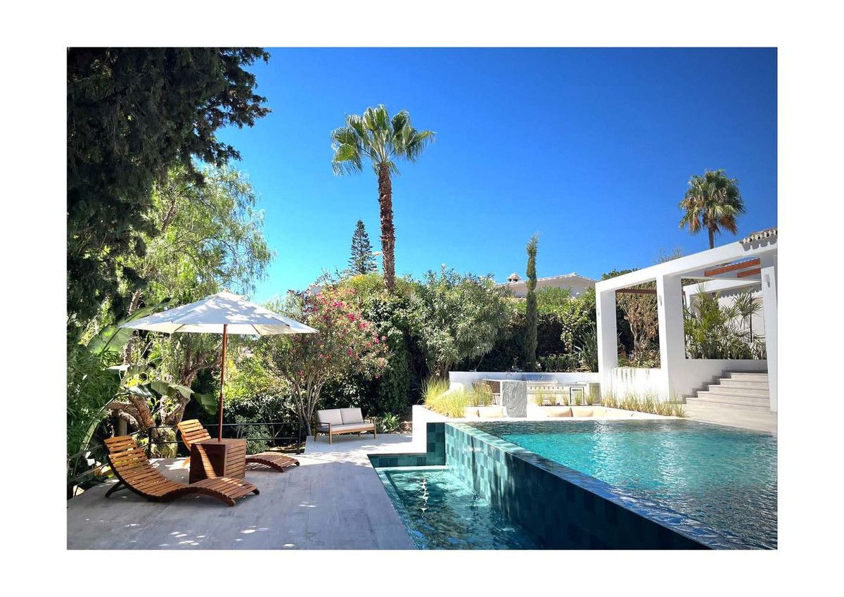 Exterior view of House or chalet for sale in Marbella  with Air Conditioner, Private garden and Terrace