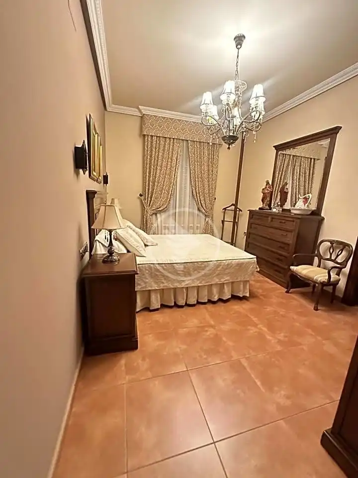 Dormitori de Casa o xalet en venda en Linares amb Aire condicionat, Calefacció i Jardí privat