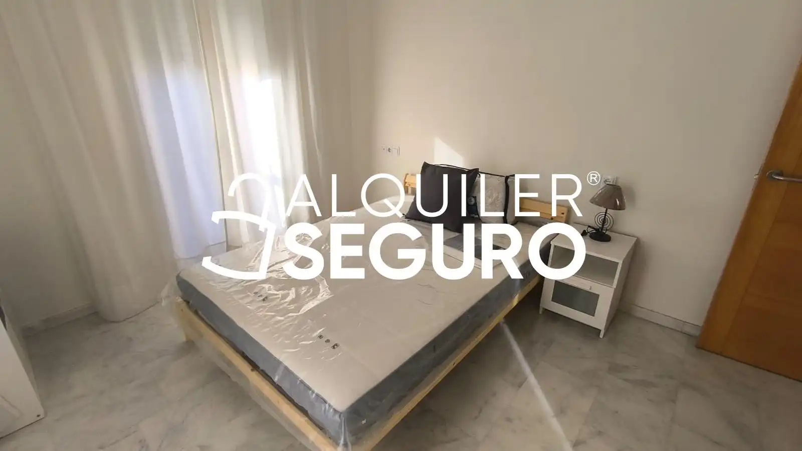 Bedroom of Flat for rent in Sevilla  with Air Conditioner and Furnished