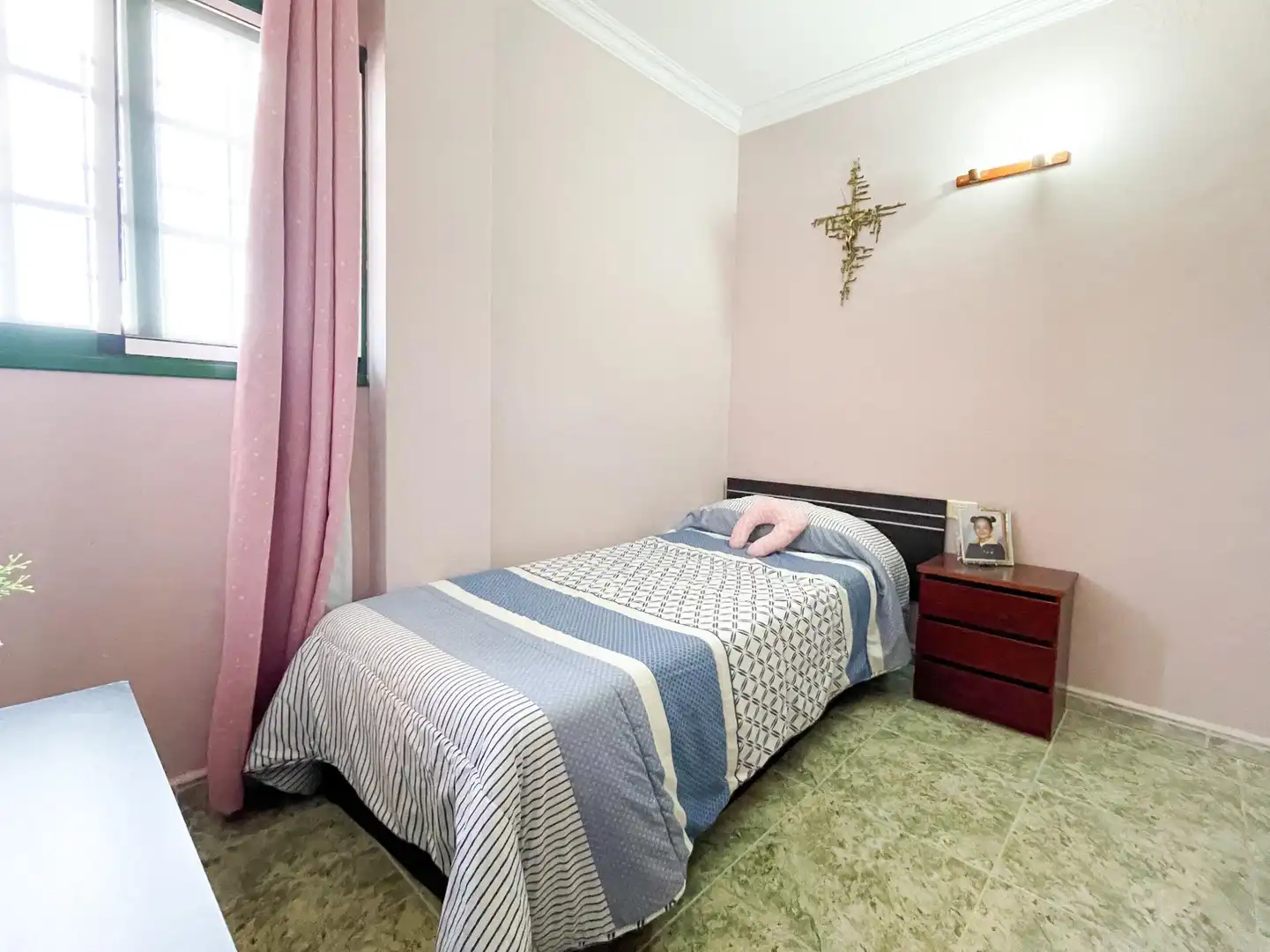 Habitación de Casa o chalet en venta en Granadilla de Abona con Jardín privado, Terraza y Amueblado