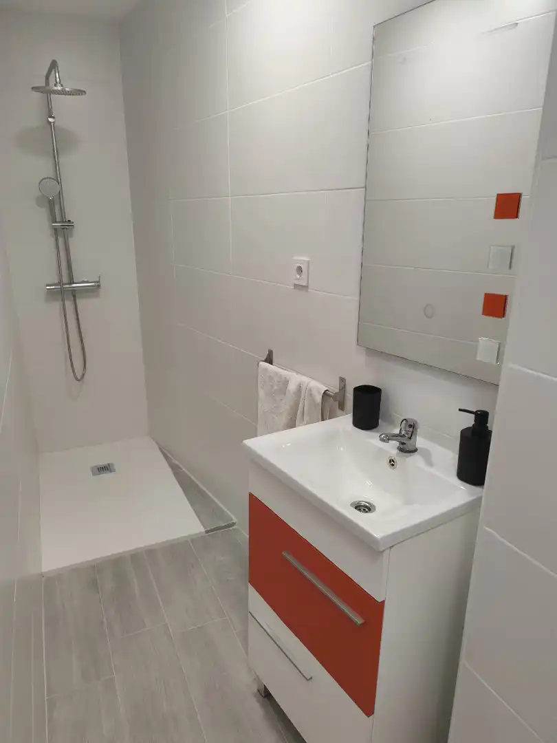 Badezimmer von Wohnung zur Miete in Plasencia mit Möbliert