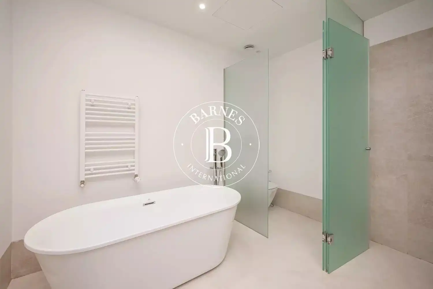 Bathroom of Flat for rent in Madrid  with Air Conditioner, Heating and Storage room