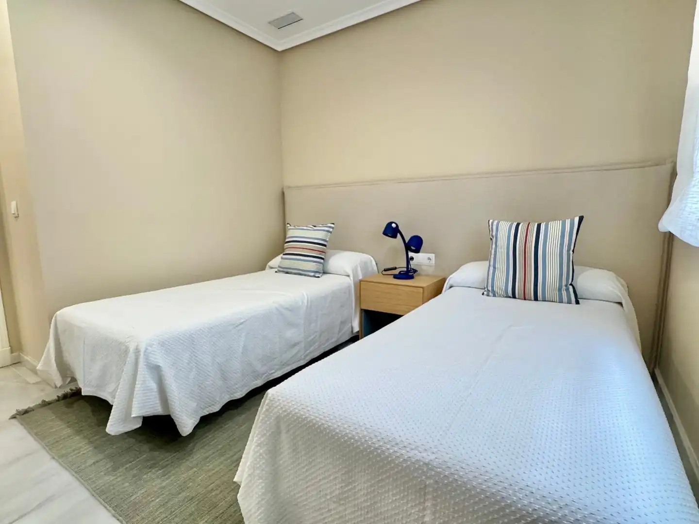 Habitación de Apartamento de alquiler en Altea con Aire acondicionado, Calefacción y Jardín privado