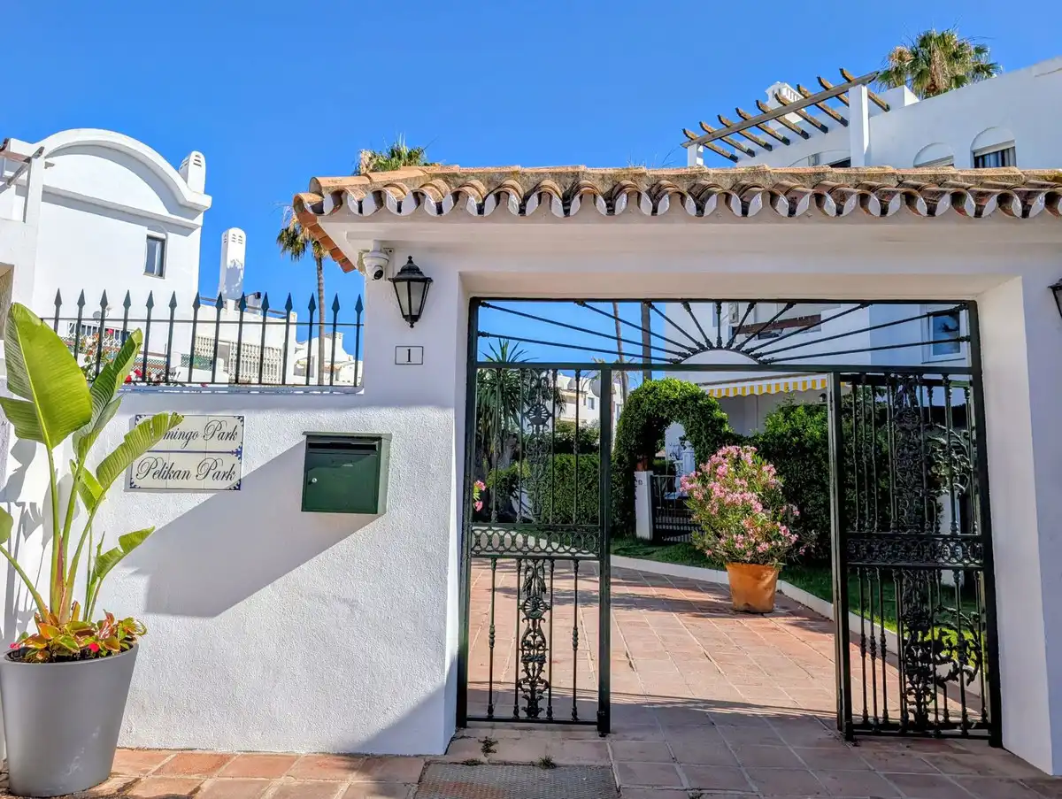 Vista exterior de Ático en venta en Estepona con Aire acondicionado y Terraza