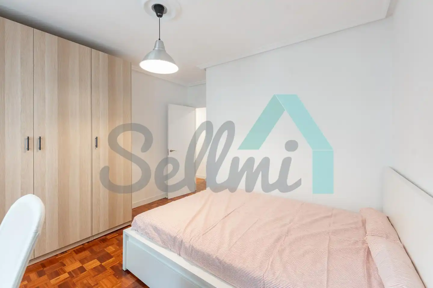 Habitación de Piso para compartir en Oviedo  con Calefacción, Parquet y Amueblado